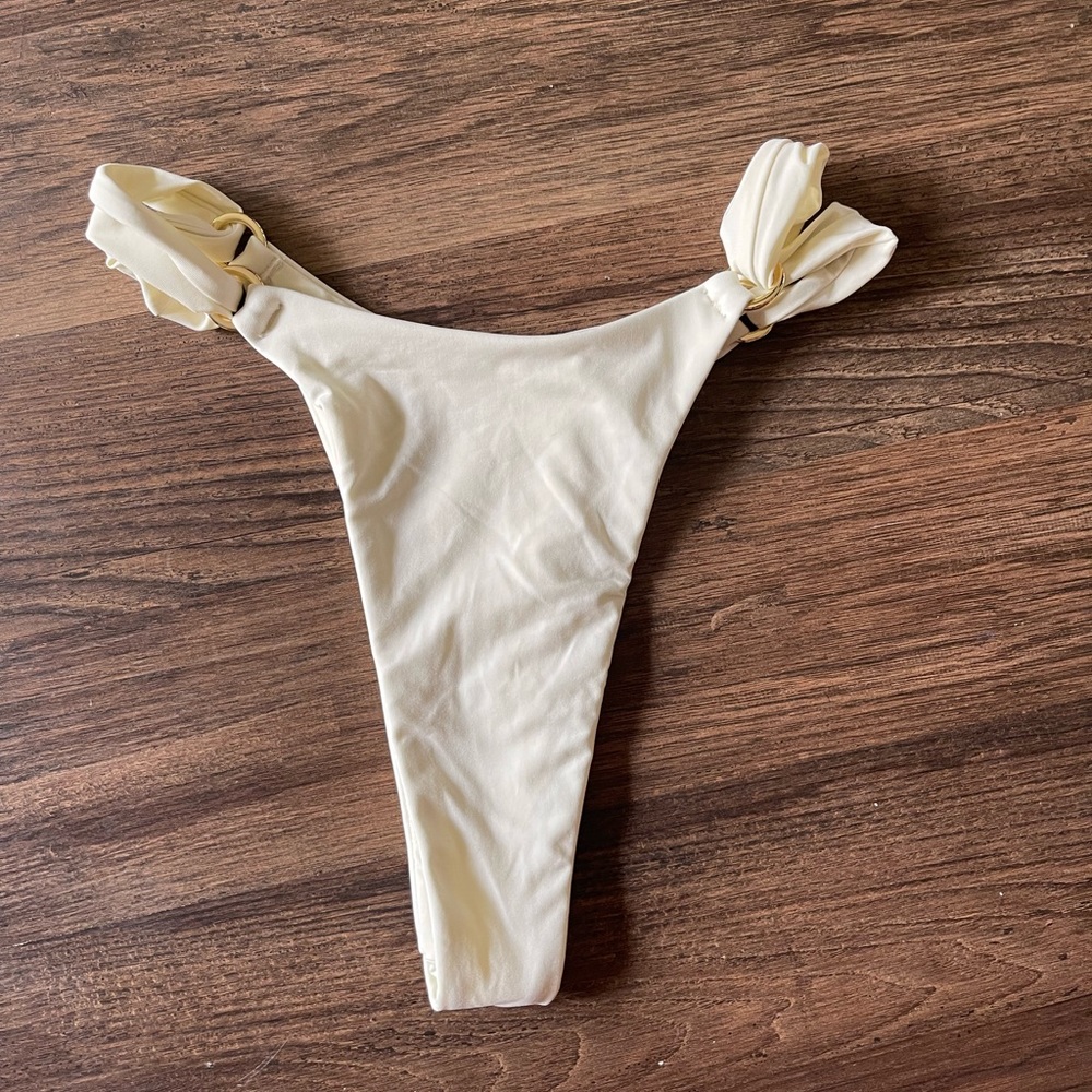 NWOT Monday Swimwear Ivory Thong sz P